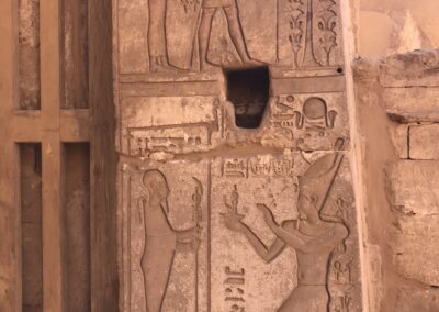 Relief of king paying homage to the gods Ptah (bottom) and Sekhmet (top)