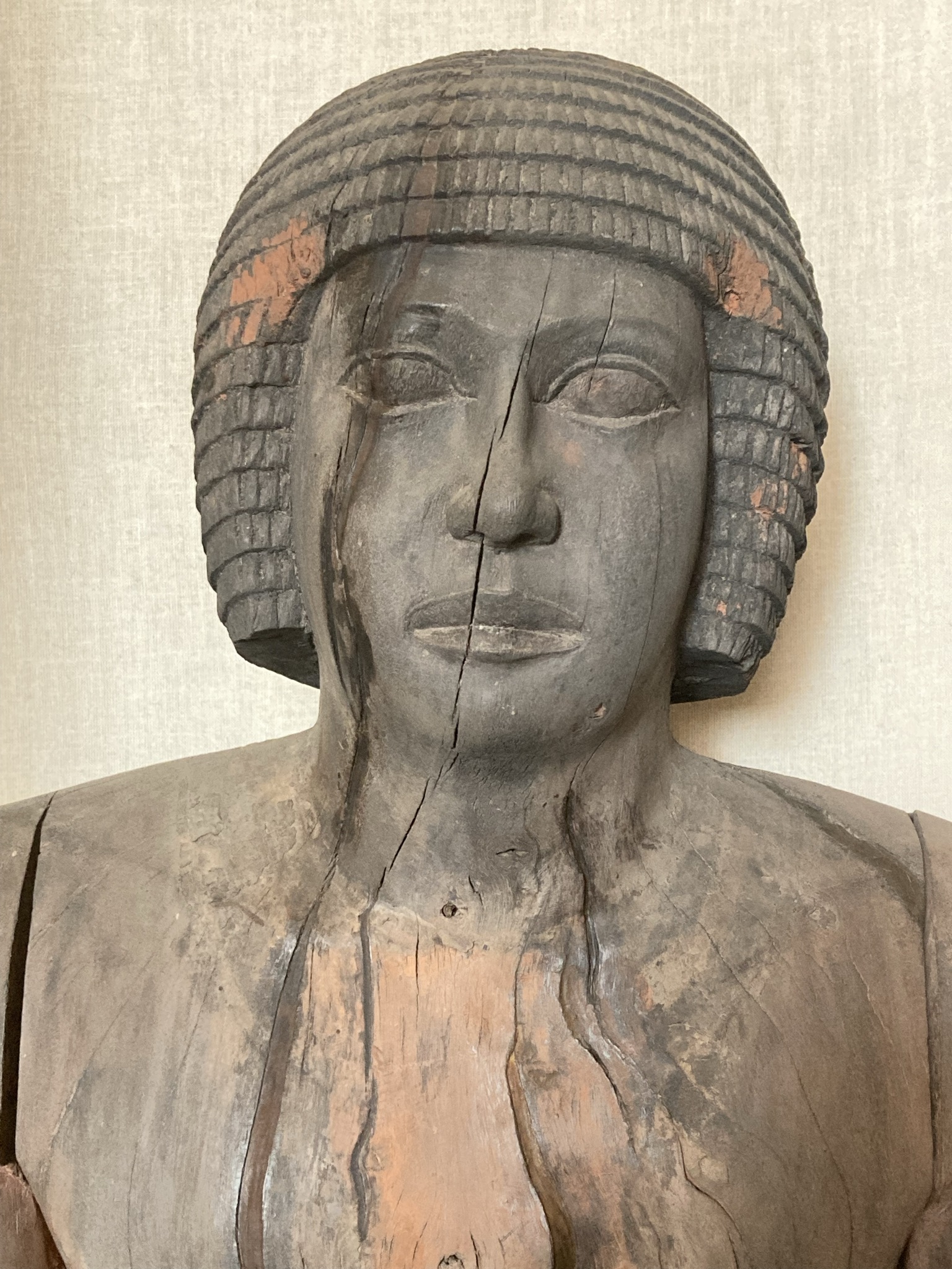 5th Dynasty wooden statue c) Laura Ranieri Roy