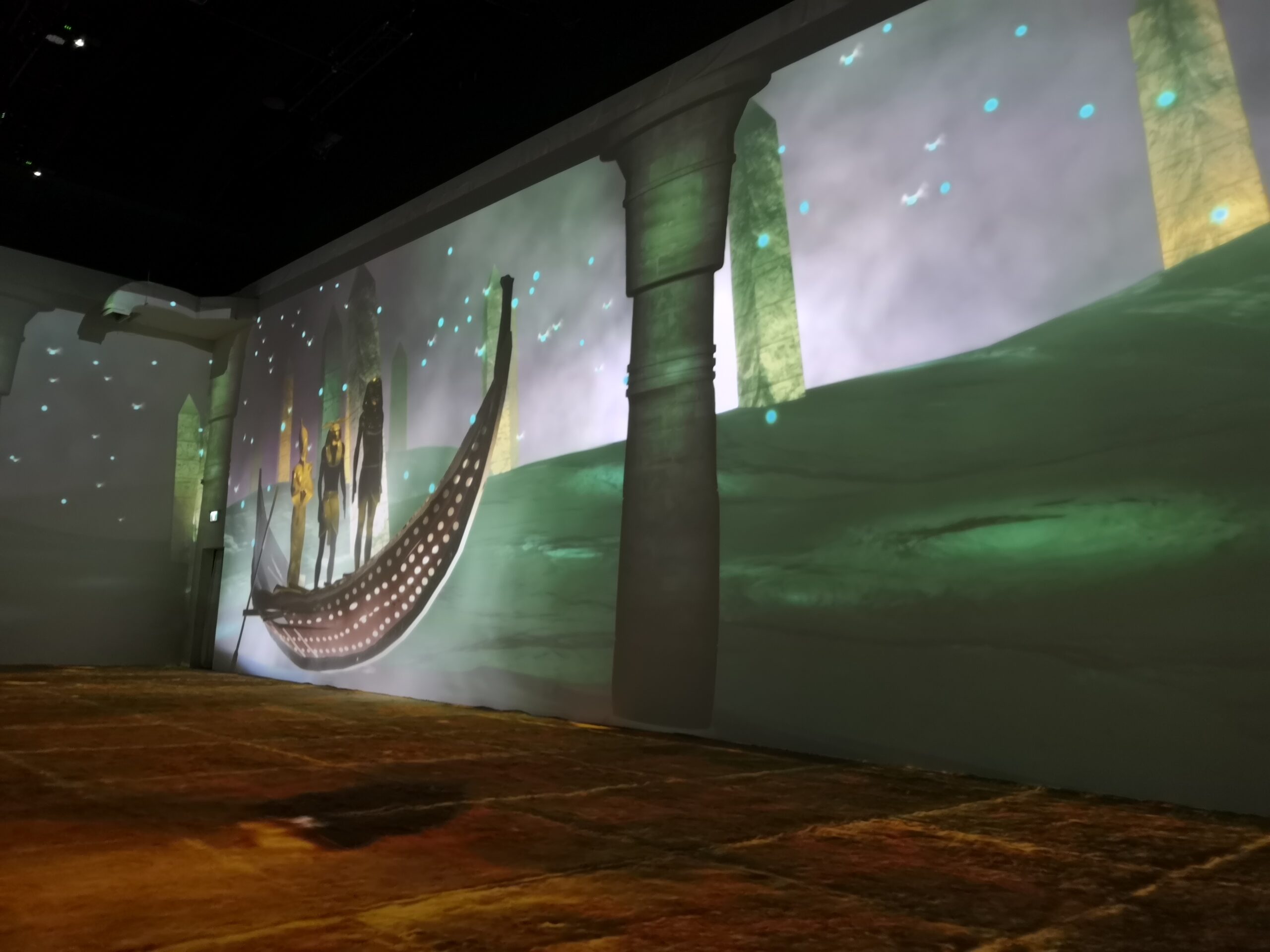 Image from Immersive Tut. The boat in which Re and Tutankhamun will be travelling in their journey to the Afterlife appears on the wall.